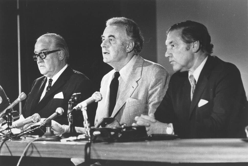 Prime Minister Gough Whitlam meets with NSW Premier Bob Askin and Rupert Hamer at the Albury City Hall, in Swift Street. 