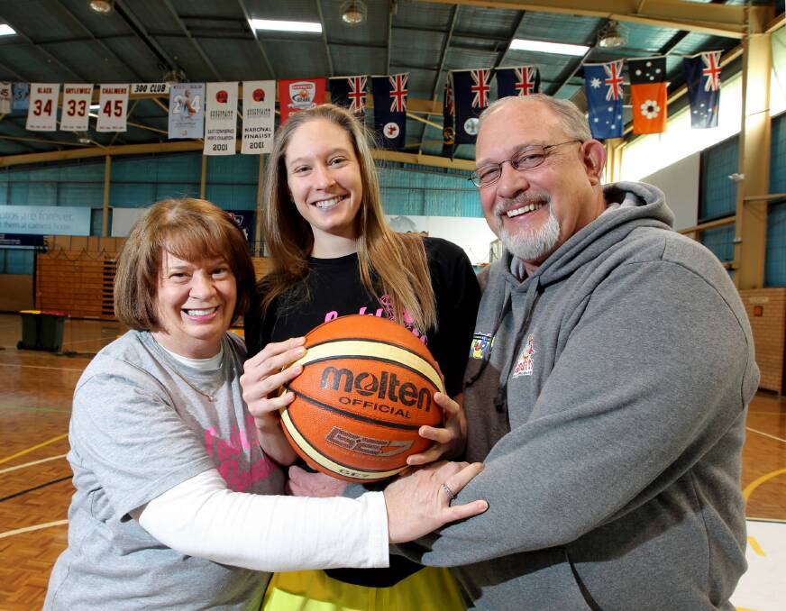 Martha Harmon with her daughter Emilee and husband Larry. Emilee is the star U.S. import for the Albury-Wodonga Lady Bandits. Picture: DAVID THORPE