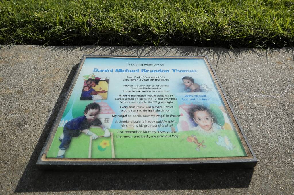 The plaque on the grave of Daniel Thomas in the lawn cemetery at Albury. Picture: MATTHEW SMITHWICK