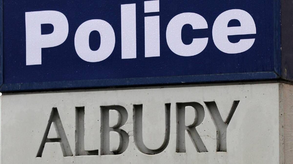 Albury taxi driver in armed hold-up