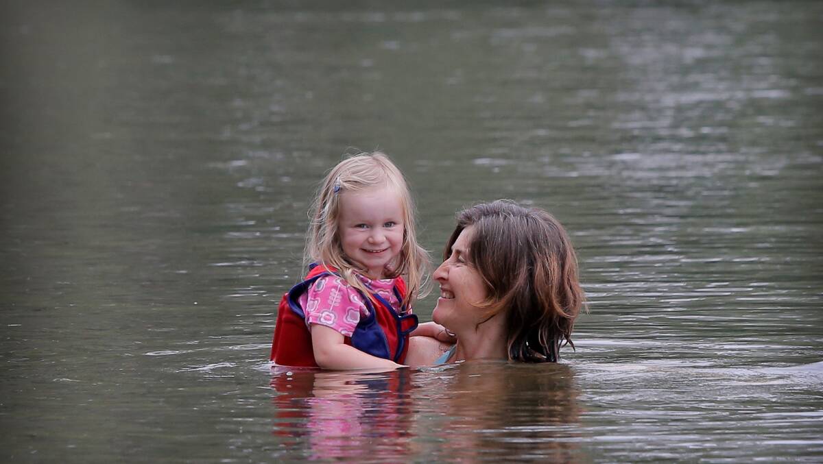 Table Top's Grace Showers, 3, and her aunty Katrina Kell, of Milawa, swimming in the Murray River at Noreuil Park. Picture: TARA GOONAN