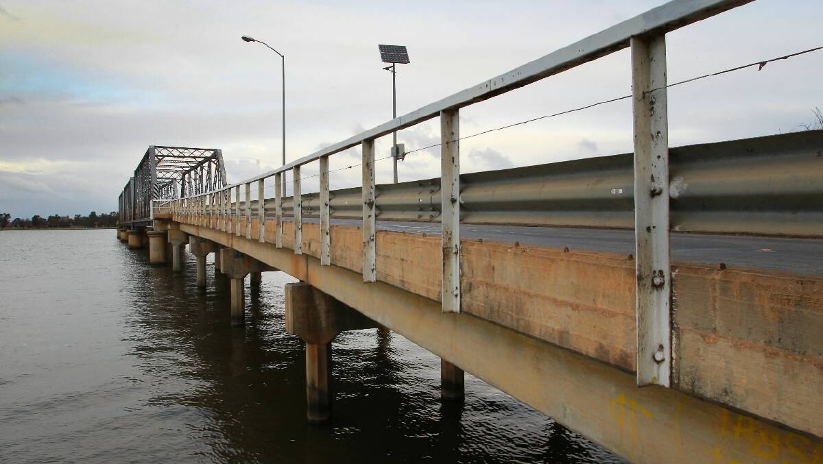 The old Yarrawonga-Mulwala bridge is likely to be demolished after the new bridge is built.