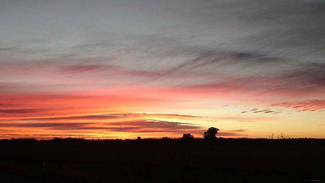 @b.jarred: #sunset #twilight #landscape #dusk #wangaratta #country #nature #australia #sky #unfiltered #nofilter # thoona