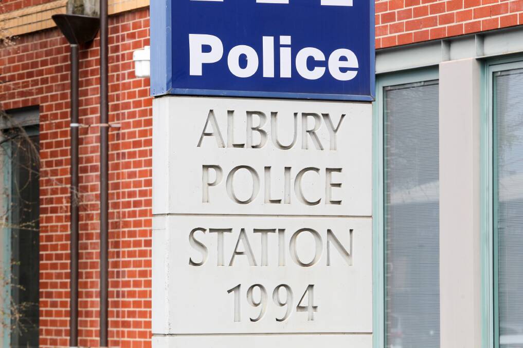 Threats made to Albury officers by drunk man on Dean Street