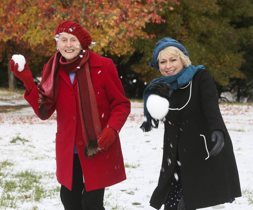 RUGGED UP: Norma Duncan and Wendy Shield. Picture: ELENOR TEDENBORG