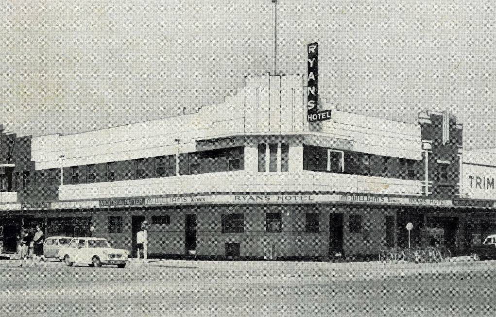 LANDMARK BUILDING: Ryan’s Hotel on the south-west corner of Dean and Olive Streets. Photo courtesy of the Albury City Collection.