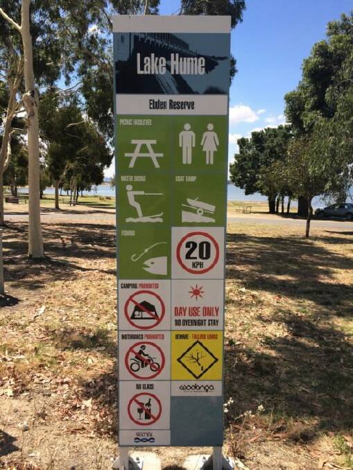A new sign at the Ebden entrance to Lake Hume reminding holidaymakers not to bring glass in.