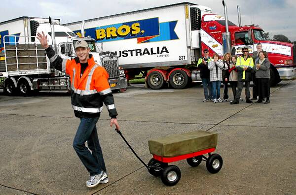 Truck driver Troy “Grover” Logan sets off from the Shell truck stop at Lavington to walk to Canberra to protest the carbon tax. Picture: RAY HUNT