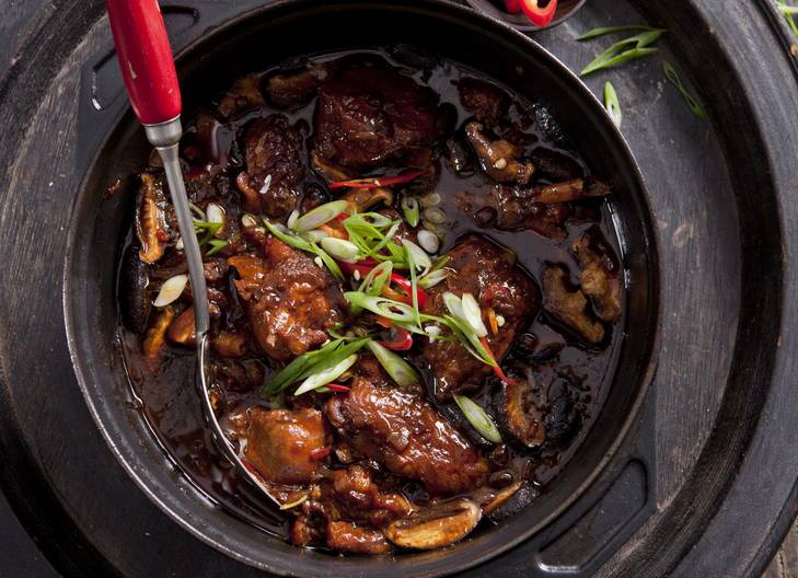 Bubbling pot ... Chinese braised chicken.
