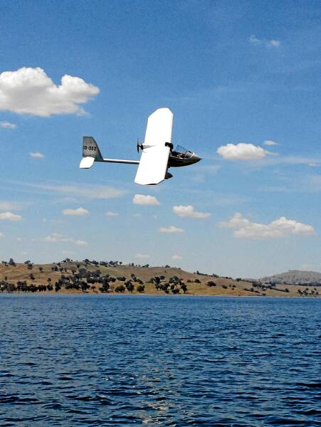 The ultralight flies low over Lake Hume in early January last year.