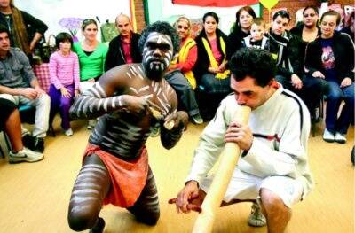 l Dancer Benji Davidson and didgeridoo player Darren Williams perform a traditional Aboriginal dance for the locals at the Westside Community Centre yesterday. Picture: RAY HUNT