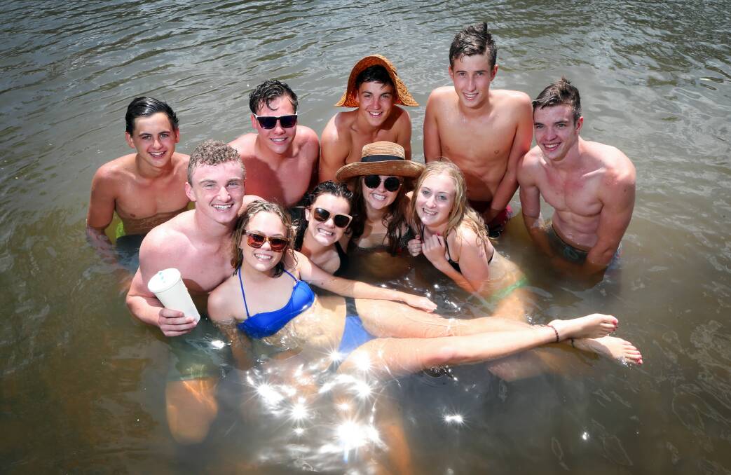 Albury High School’s Joe Muntz, Michael Brownsea, Isabelle Gregory, Lachie Haslam, Dana Martin, Harry Smith, Holly Shepherd, Jess White, Adam Mills and Josh Delarue, all 16, cool in the Murray River at Noreuil Park. Picture: JOHN RUSSELL