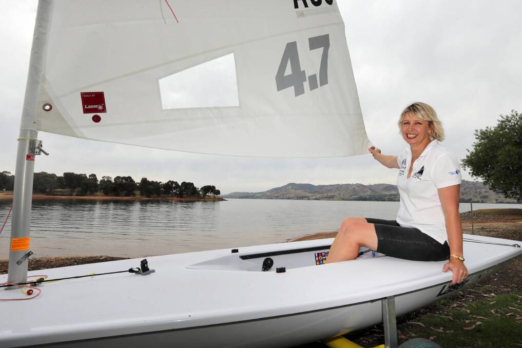 Rear Commodore Leanne Thomson gets a yacht ready for the open day. Picture: PETER MERKESTEYN