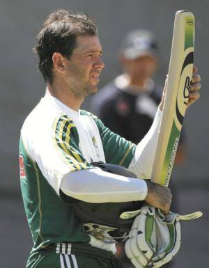 Ricky Ponting at training with his new, updated Kahuna bat. Picture: GETTY IMAGES