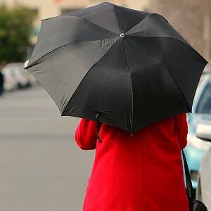 Nurse fights anti-abortionists with umbrella