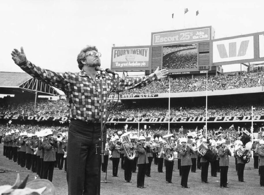 Rolf Harris at the footy Grand Final in 1982. Photo: The Age