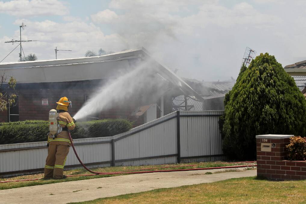 Thick black smoke billowing from a Wodonga home yesterday. Picture: Ben Eyles