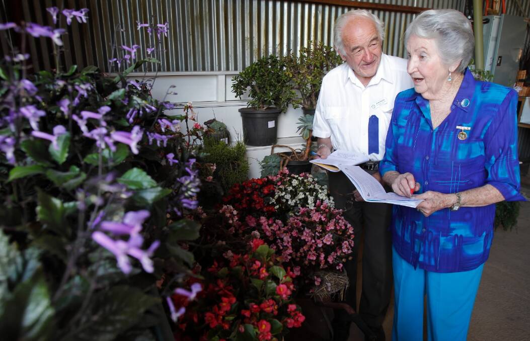 Judging best pot plant in bloom was John Griffin and Verna Wood. 
