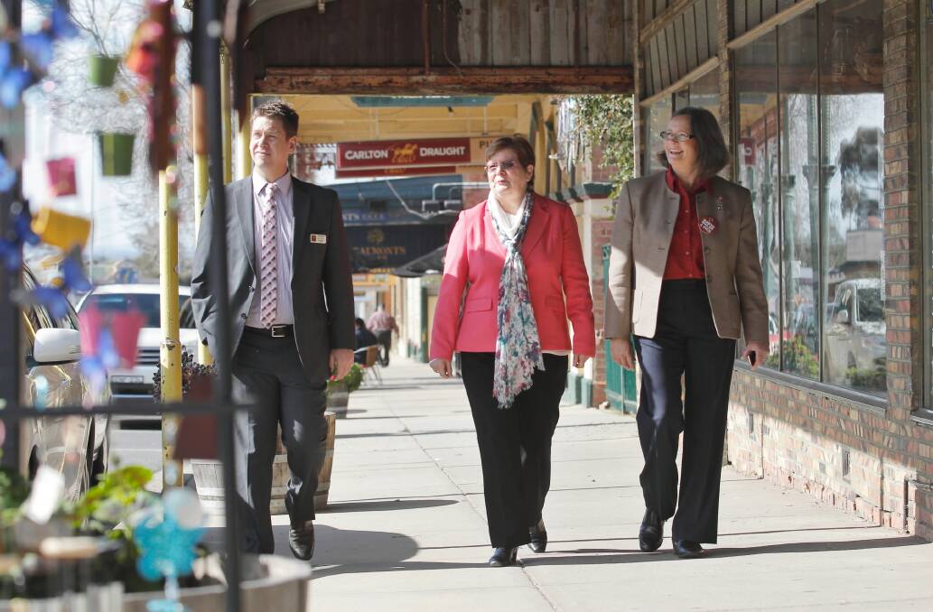 Indigo Council chief executive Brendan McGrath and mayor Barbara Murdoch in Rutherglen with ALP candidate for Indi Robyn Walsh. Picture: BEN EYLES