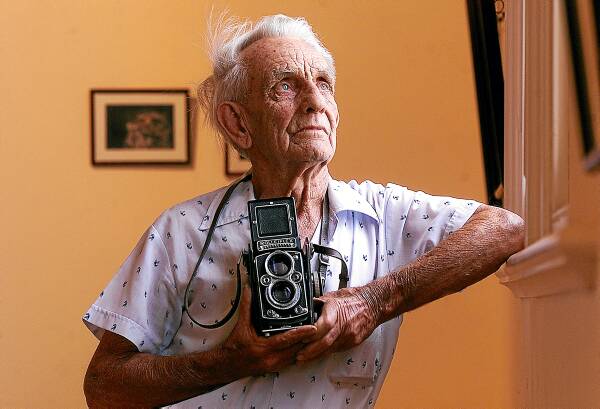 Wodonga Camera Club co-founder Ronald Smallpage has died aged 95, his love of photography never waning.