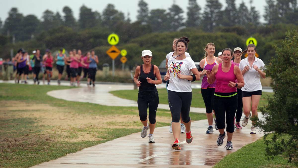 Runners in the 8km and 4km Mother's Day Classic race along Warrnambool's foreshore promenade. Photo: Damian White