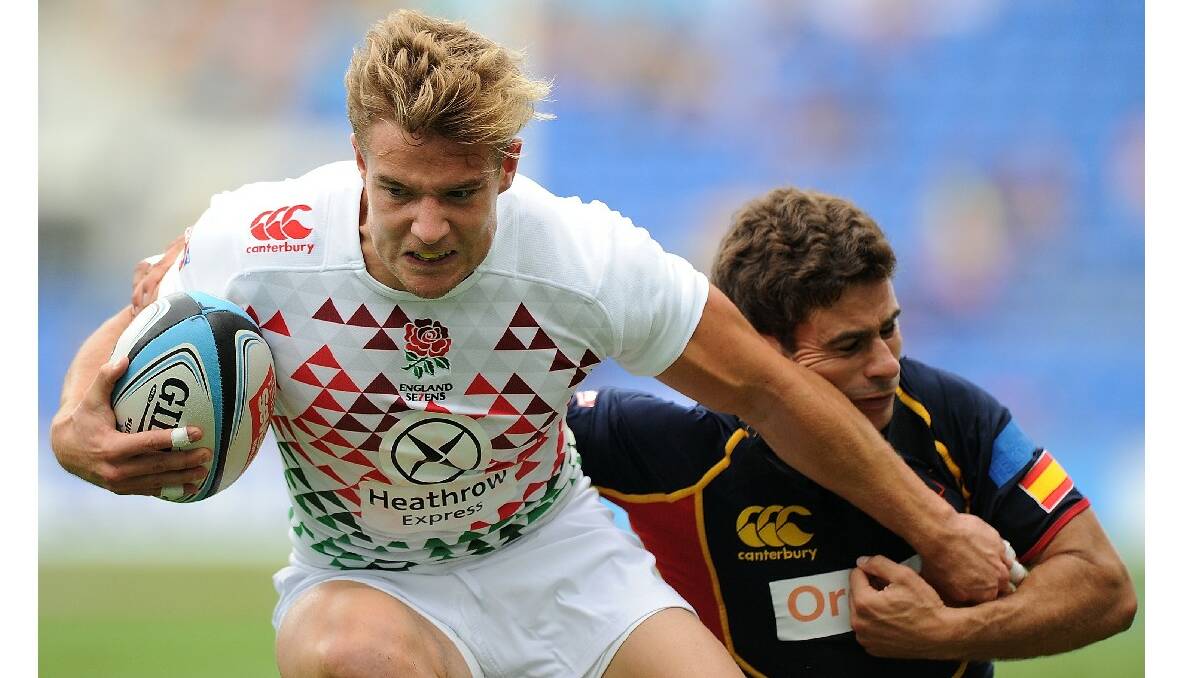Tom Mitchell of England takes on the defnece during the Gold Coast Sevens round 1 match between England and Spain. Photo: Getty Images.