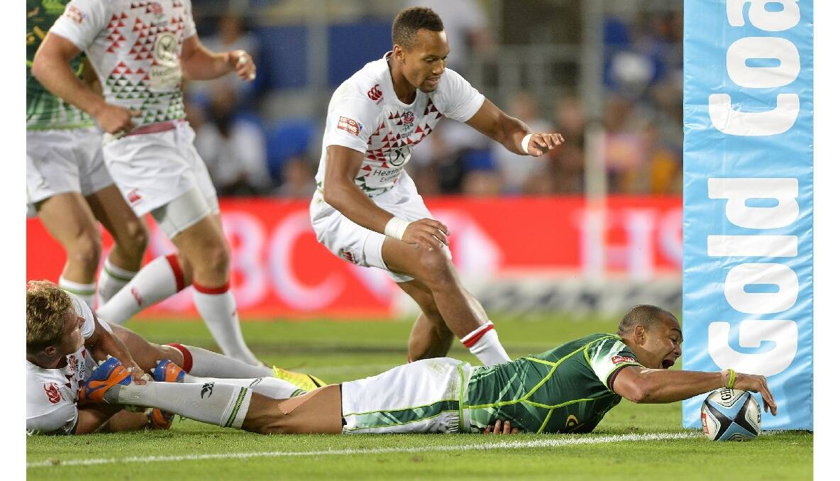 Cornal Hendricks of South Africa scores a try during the Gold Coast Sevens round one match between England and South Africa. Photo: Getty Images.