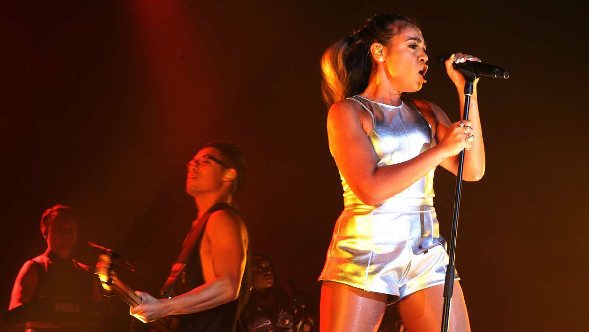 ILLAWARRA MERCURY: Jessica Mauboy performs at the WIN Entertainment Centre in Wollongong. Pictures: GREG TOTMAN