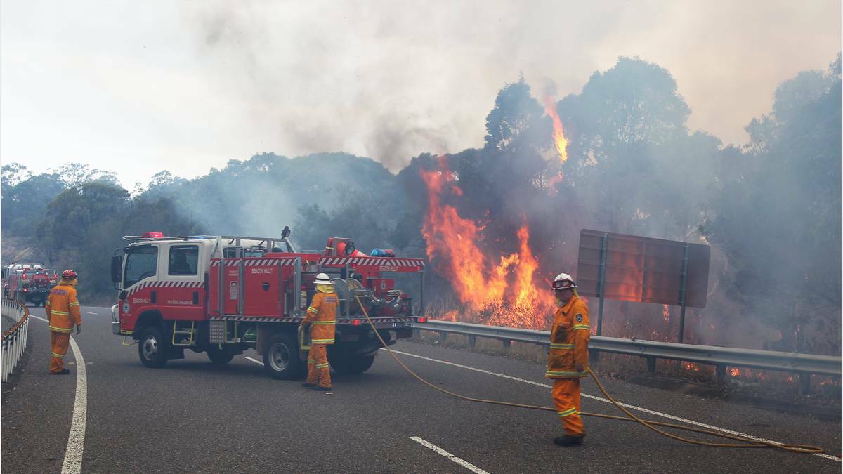 NEWCASTLE HERALD: Scenes from the fires at Catherine Hill Bay and Chain Valley Bay on Friday. Photo by James Brickwood 