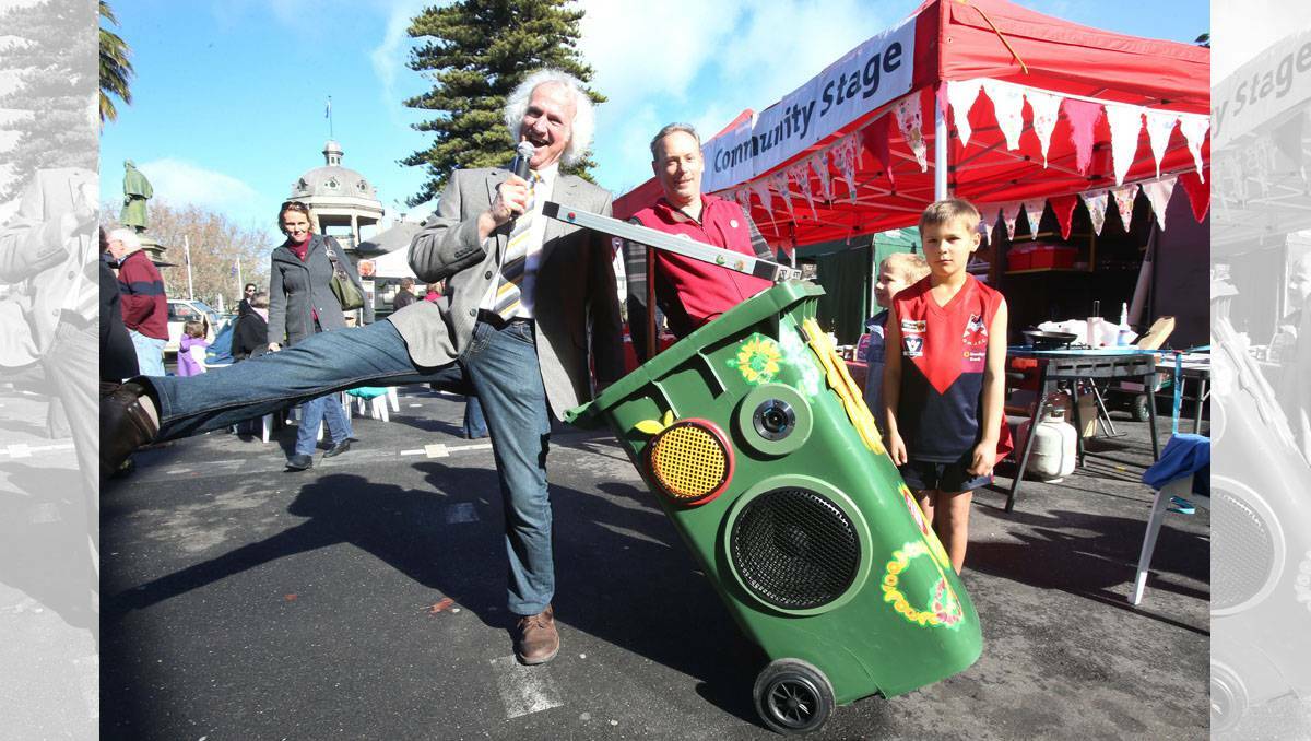 BENDIGO: Rod Fyffe and Chris Corr launching solar powered PA system at the Community Farmers market. Picture: Peter Weaving