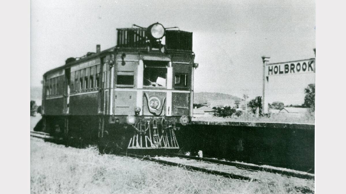 A “tin hare” rail motor at Holbrook in the 1950s, also used to take rural schoolchildren to Albury.