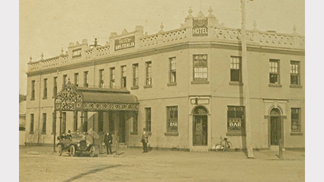 Sodens Hotel in the Twenties before the verandah was built on Wilson and David streets.