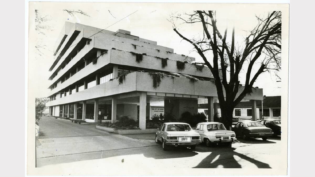 1970s picture of Albury City Council Chambers in Kiewa Street, Albury. Partial view of the CWA Rooms on extreme right. Picture: ALBURYCITY COLLECTION