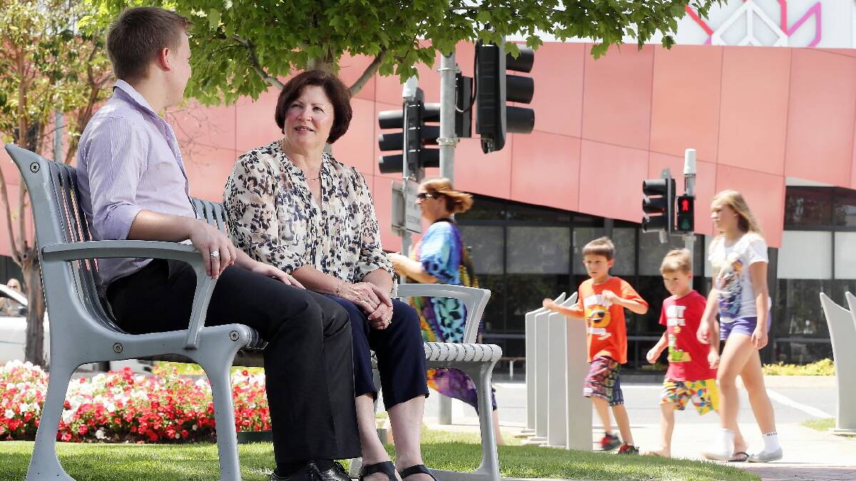 Wodonga councillor Eric Kerr and Good Neighbour Elizabeth Wilson think helping out a neighbour is an important community role. Picture: JOHN RUSSELL