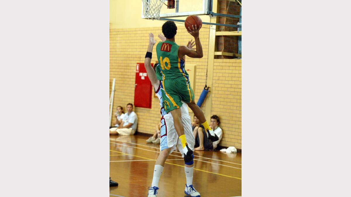 National schools basketball championships. Townsville's Chris Cedar heads to the basket. Picture: PETER MERKESTEYN