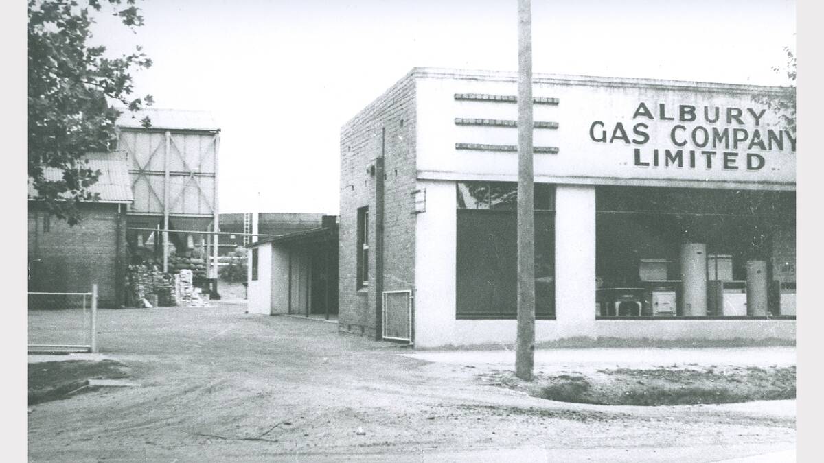 The Kiewa Street showroom of the Albury gasworks, with the works behind. A 1970s picture.