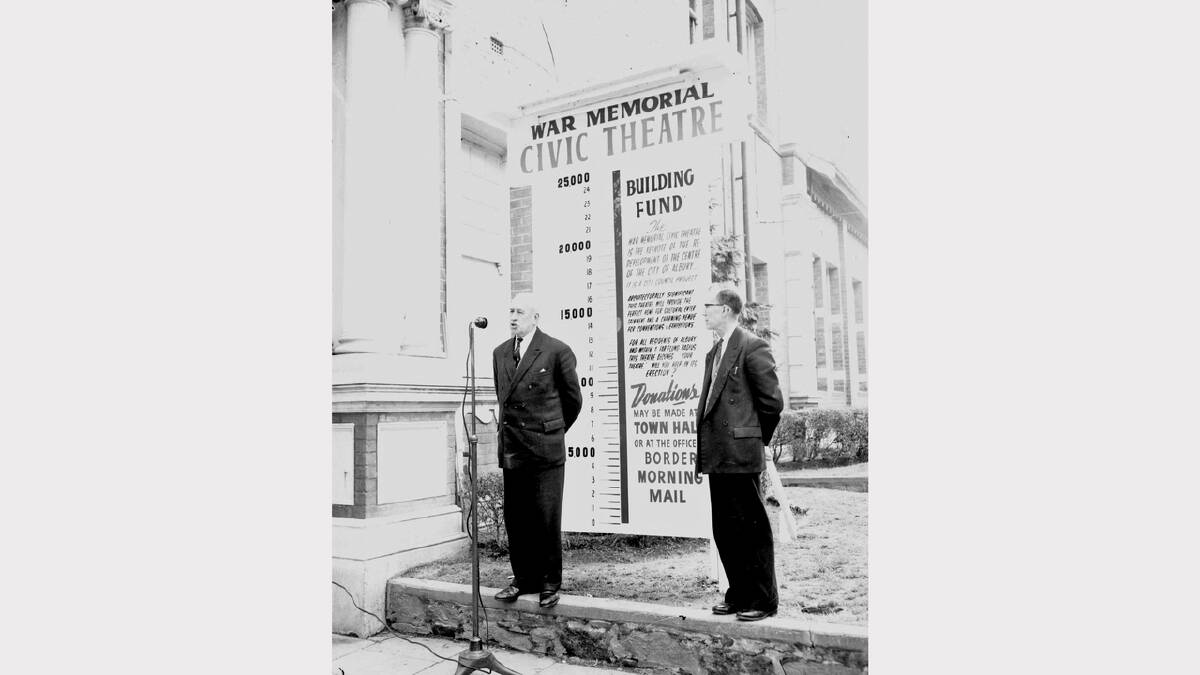 In 1963, Mayor Cleaver Bunton and the ABC Celebrity Concerts Committee president, Stan Jackling, opened an appeal for 25,000 pounds to build a War Memorial Civic Theatre.