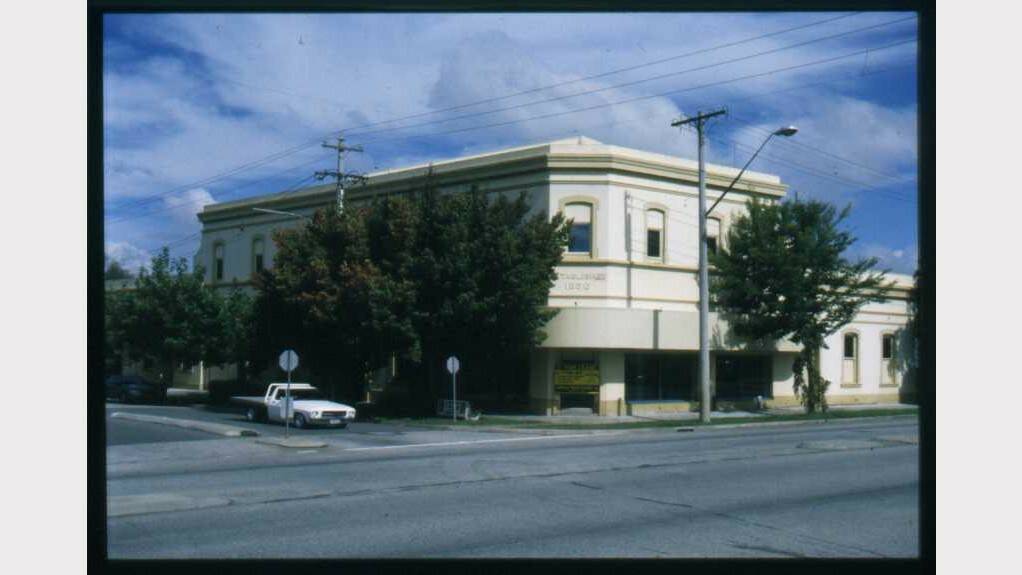 The “Gas & Fuel” building, originally a Mate’s store (in Hume street).