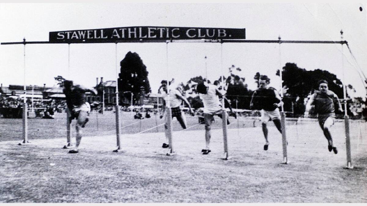 Mann wins the 1952 Stawell Gift in eleven and fourteen-sixteenths seconds, off a handicap of 71⁄4 yards (6.6 m).