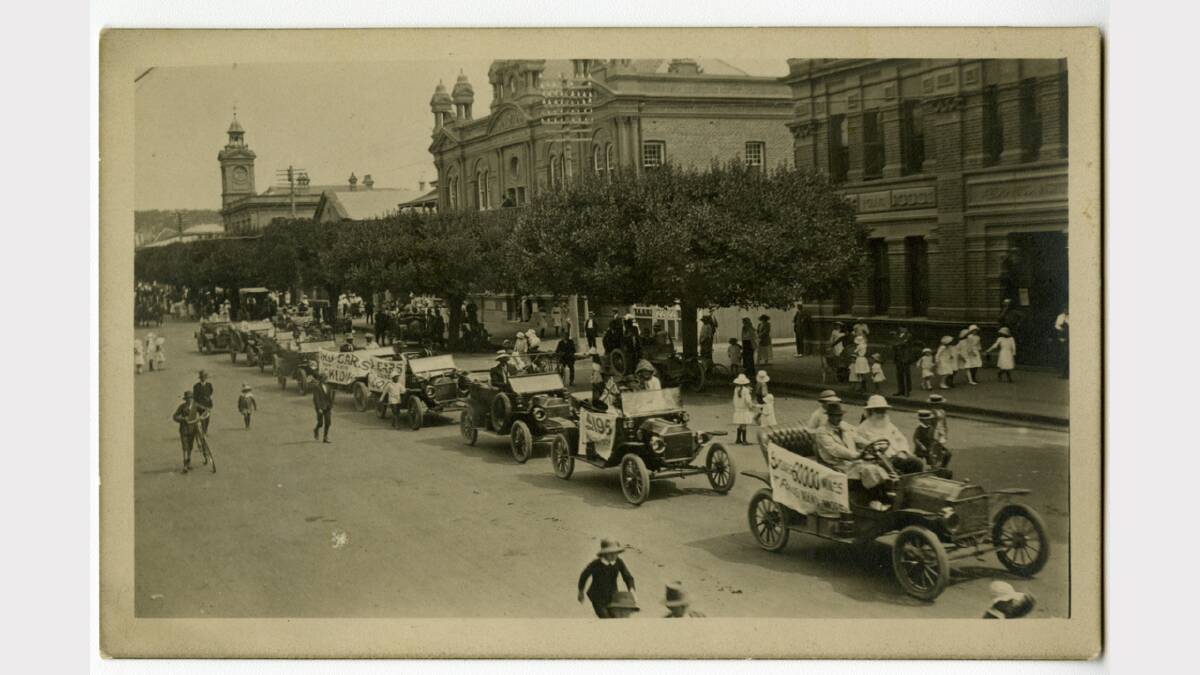 1914 postcard of parade of eight Ford Open Tourer cars in Dean Street, Albury. The Mechanics Institute is on the extreme right. The cars are drapped with banners advertising Ford motor vehicles and Blacklocks Garage in Kiewa Street, Albury. Picture: ALBURYCITY COLLECTION