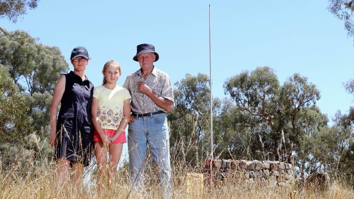 Oliver Killalea inspects the flag-less flagpole with his daughter-in-law Marg Killalea and granddaughter Sophie Killalea, 13. Picture: JOHN RUSSELL