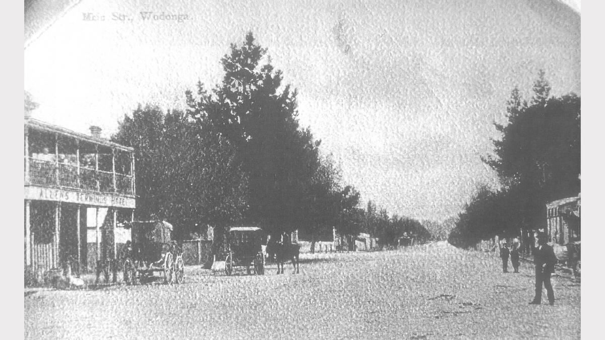 Wodonga's High Street about 100 years ago, the Terminus Hotel on left.
