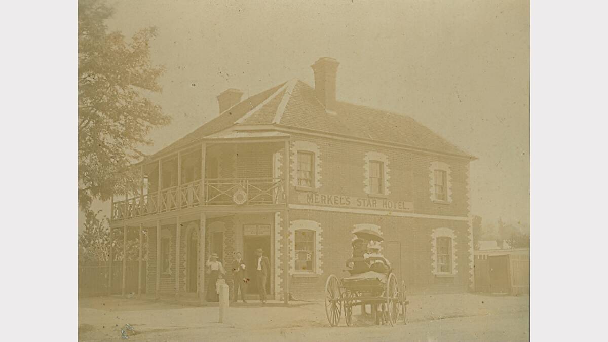 The Star Hotel in Guinea Street, late 19th century.