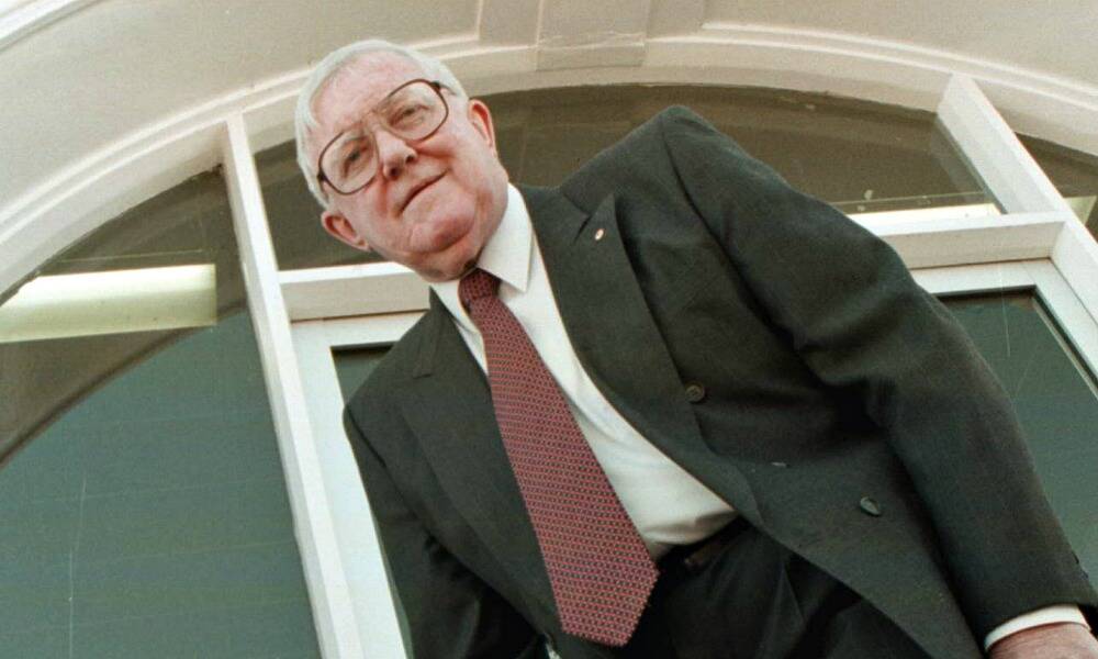 Former Albury mayor John Roach dies