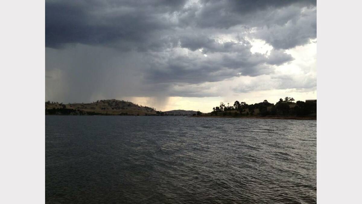 Photo tweeted to @bordermail by Lisa Thompson (@Lisa_071184): " looking at Lake Hume from Belbridge side rain falling in the distance."
