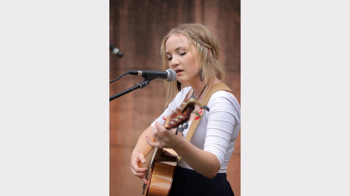 Liv Cartledge gave a beautiful acoustic performance.