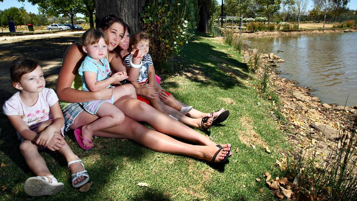 Tahnee Carter, 4, Keira Munro, 2, her mother Samara Stewart, Samara’s aunt Sue Kay and Sue’s granddaughter Charlotte Wardle, 2, enjoy the lake at Sumsion Gardens, Wodonga, just one of the many parks on the Border. Picture: MATTHEW SMITHWICK