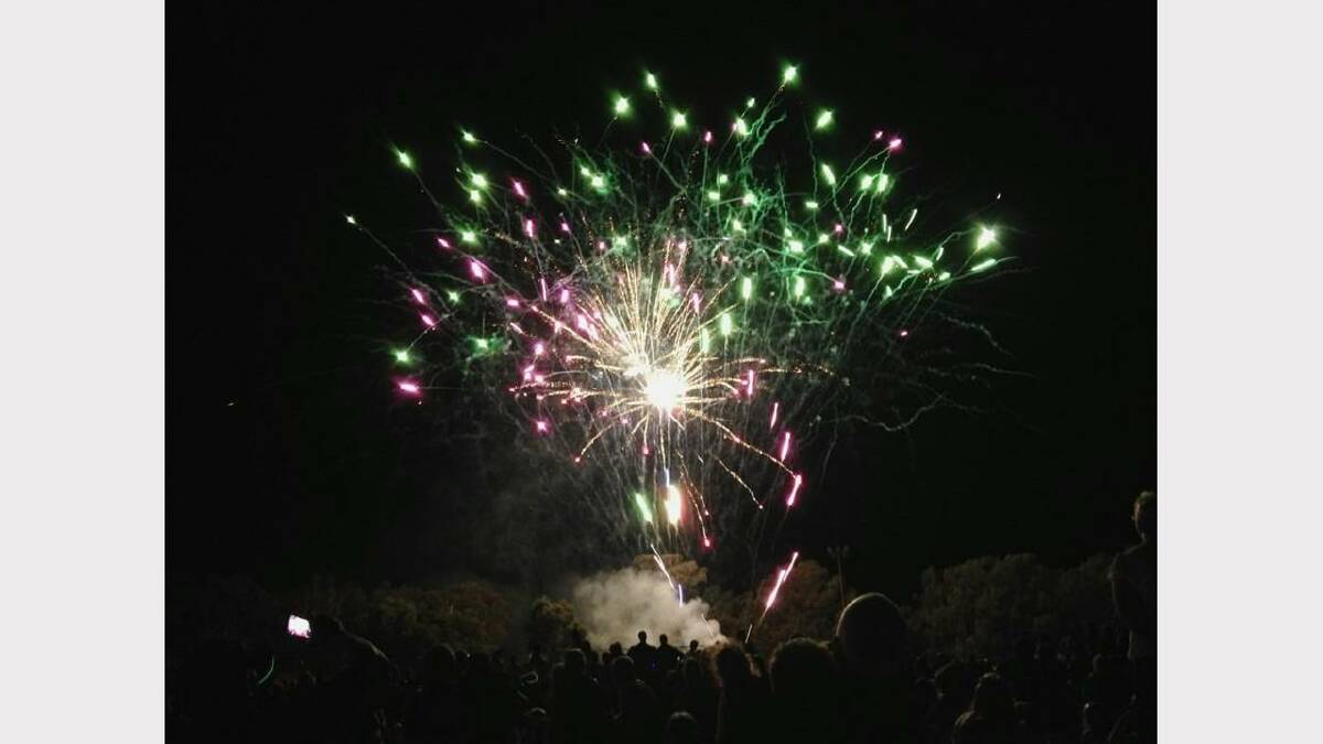 Matthew Wright (@viperchef) sent us this pic from Wodonga: "More from Birallee #greatfireworksdisplay courtesy of @wodongacouncil"