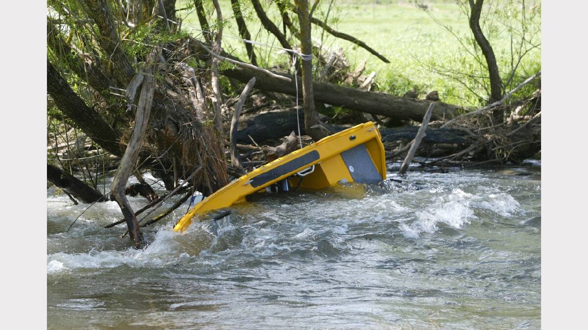 A capsized SES canoe. PICTURE: Mark Collins/Corryong Courier