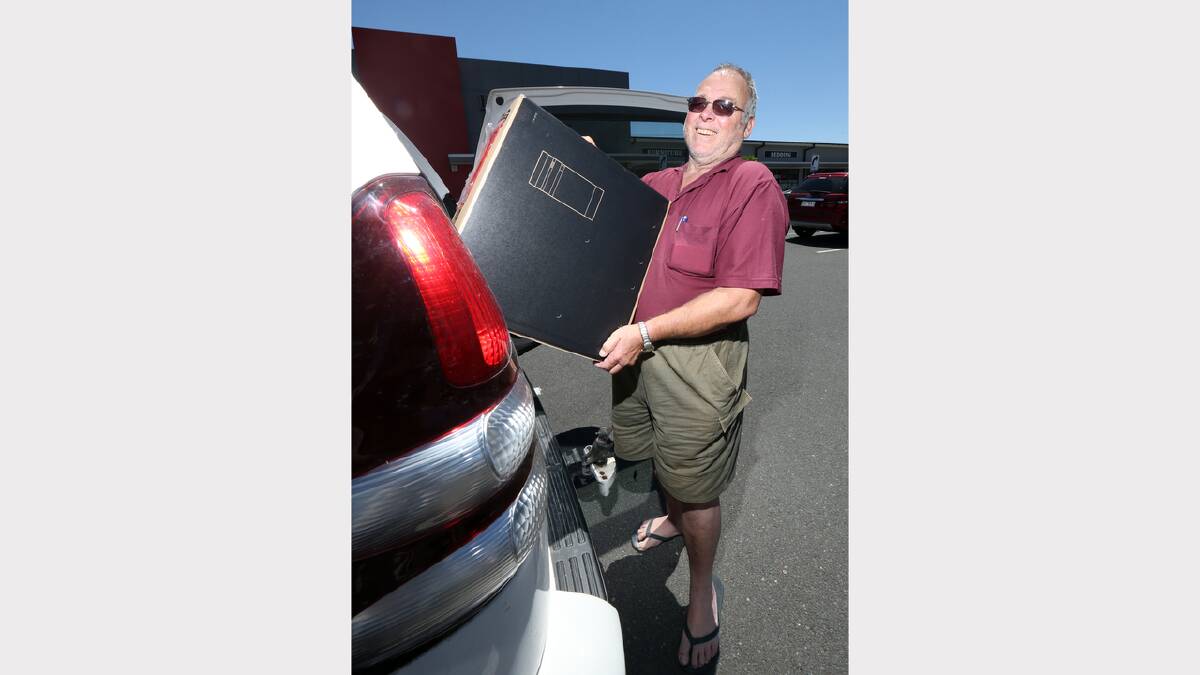 Howard Vandervord from Sanctuary Point, loading a computer he bought into his car. PICTURE: Kylie Esler.